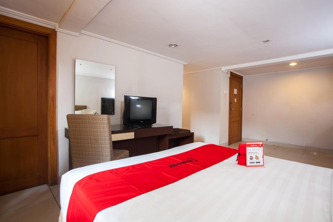 Отель Reddoorz Premium @ Raya Nginden Wonocolo Экстерьер фото