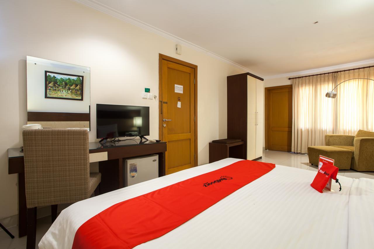 Отель Reddoorz Premium @ Raya Nginden Wonocolo Экстерьер фото